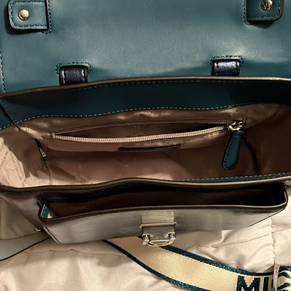 EUC Michael Kors Manhattan Crossbody Handbag Silver Blue metallic small $298 - Picture 5 of 10